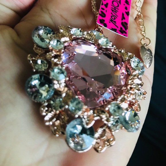 Betsey Johnson Jewelry - BETSEY JOHNSON~ Large Crystal heart Necklace